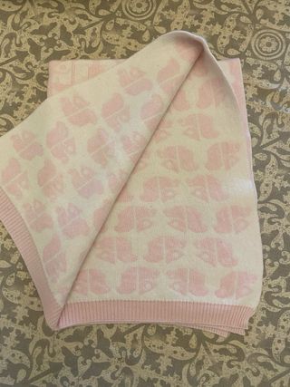 Manta de bebé Fenti rosa y blanca