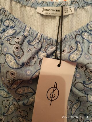 Vestido Stradivarius azul con etiqueta