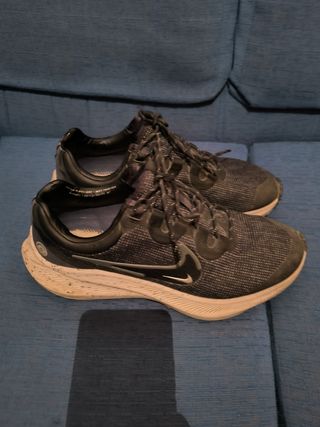 Zapatillas Nike grises y negras