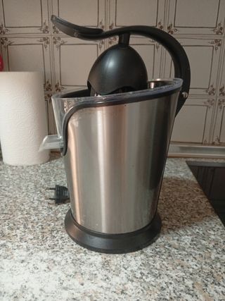 Exprimidor eléctrico casi nuevo