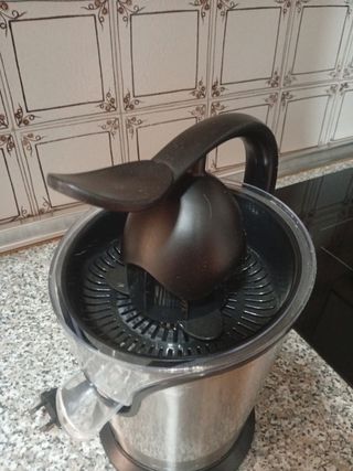 Exprimidor eléctrico casi nuevo