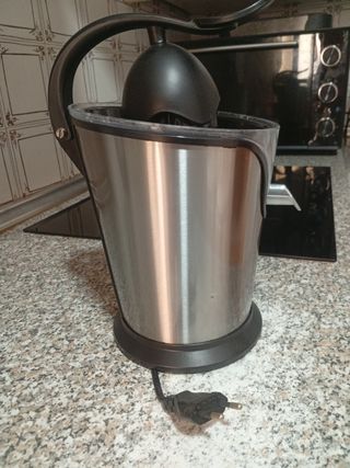Exprimidor eléctrico casi nuevo