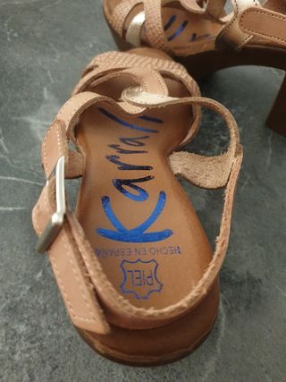 Zapatos de piel con tiras y plataforma