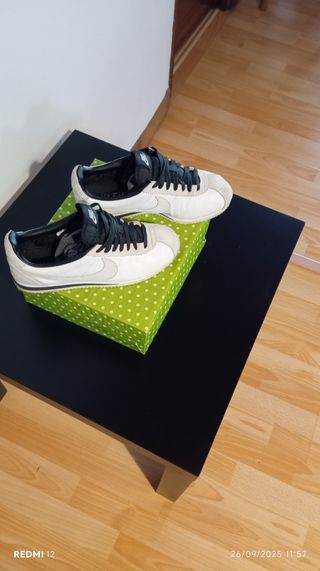 Zapatillas Nike Cortez iD Negras y Blancas