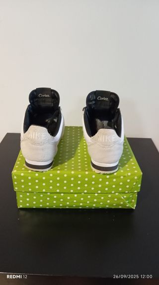 Zapatillas Nike Cortez iD Negras y Blancas