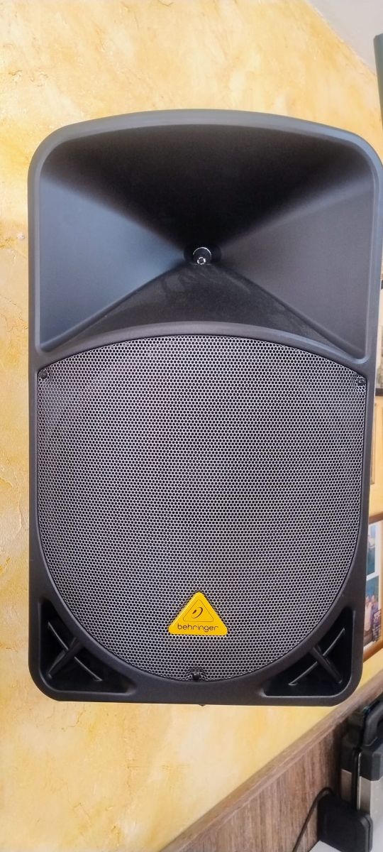 Altavoz Behringer B115 MP3 Thomann + soporte 