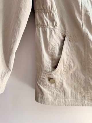 Chaqueta beige NUEVA 