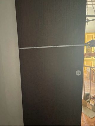 Puerta corredera madera oscura
