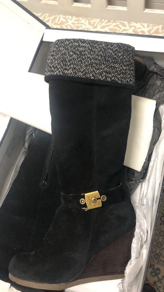 Botas de ante negras con detalle multicolor