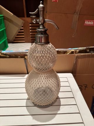 Sifón antiguo de vidrio y metal