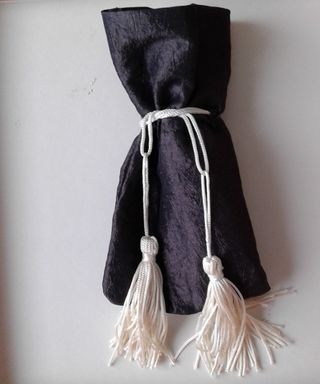 Spilla con perline marroni e argento