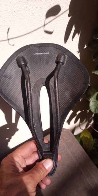 Sillín de carbono 97g