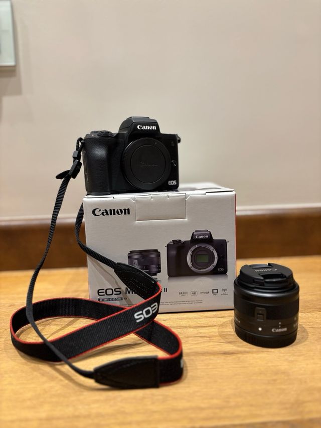 Cámara Canon EOS M50 Mark II Objetivo y Baterías