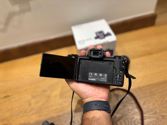 Cámara Canon EOS M50 Mark II Objetivo y Baterías