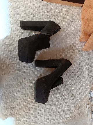 Zapatos de tacón alto negros