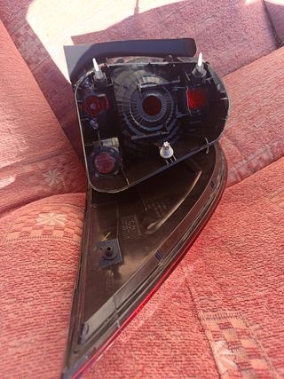 Piloto trasero izquierdo VW Golf
