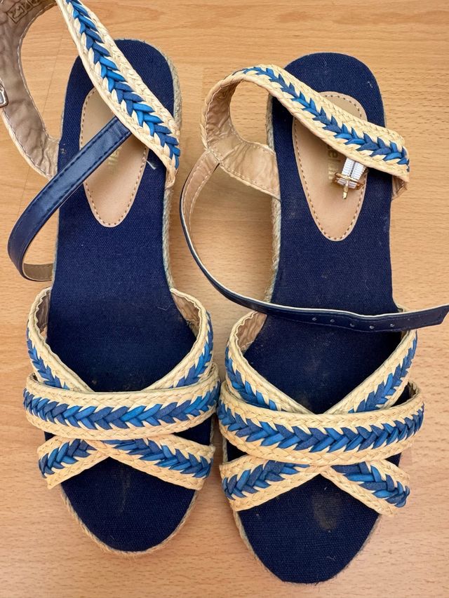 Sandalias cuña azul y beige T38