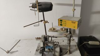 Máquina de coser industrial Singer y ordenador