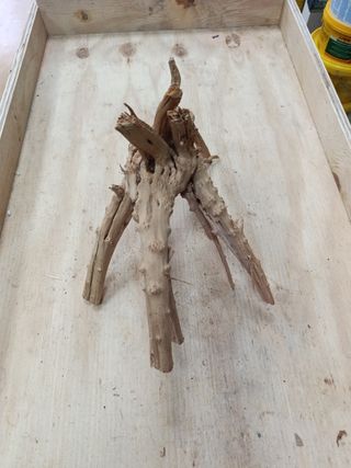 Decoración natural para acuario de madera