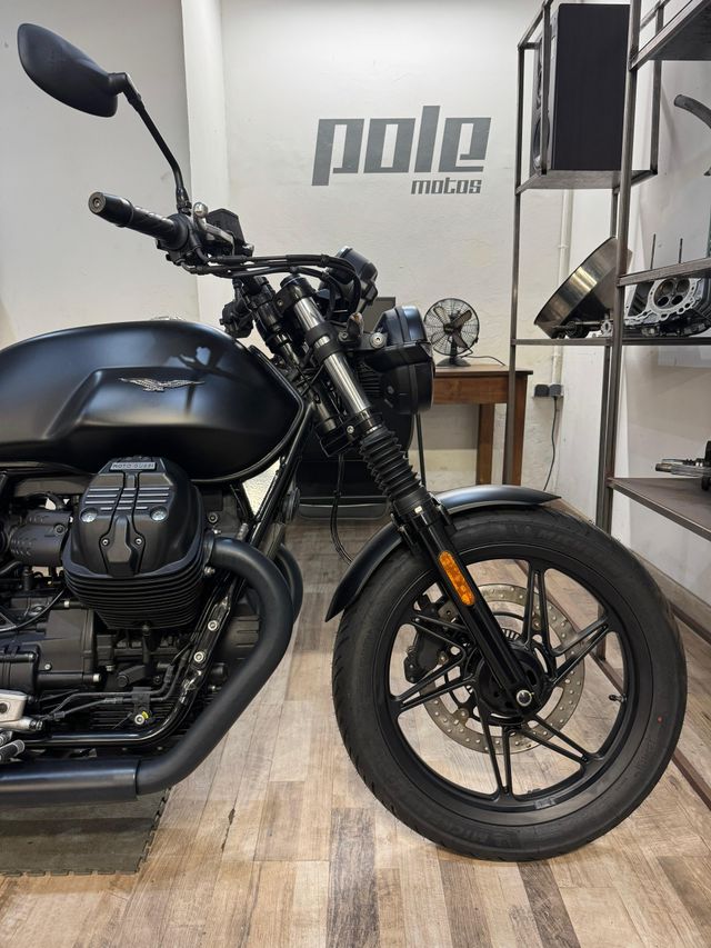 Moto Guzzi V7 Stone 2024