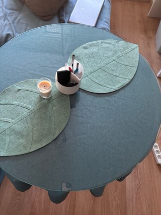 Mesa Camila cristal y tela verde