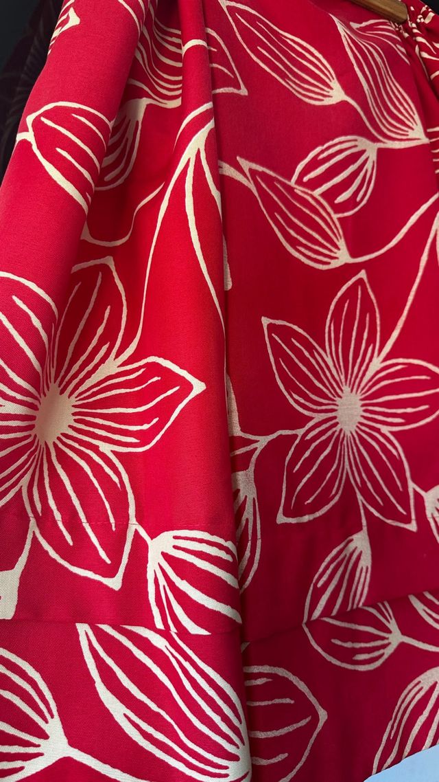 Falda Baturra roja bien armada y estampado floral