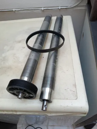 2 Rodamientos metálicos con polea y correa