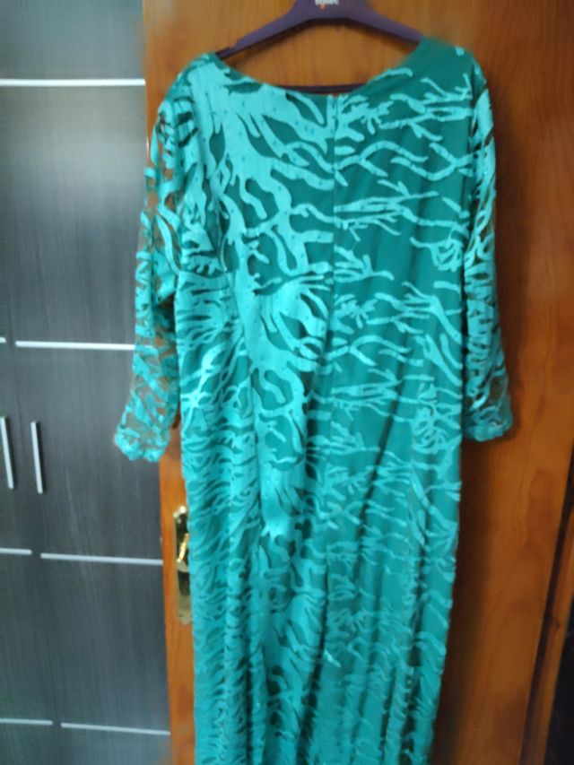 Vestido verde pedrería talla 54a56