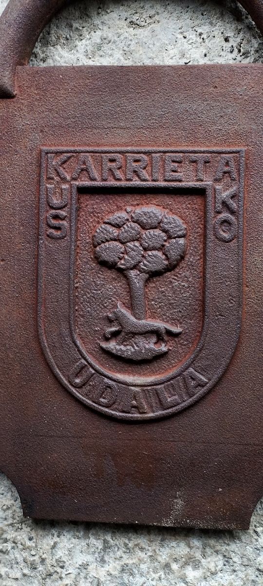 Brasão de armas de uma antiga cidade basca