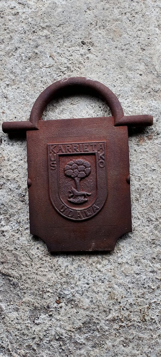 Brasão de armas de uma antiga cidade basca