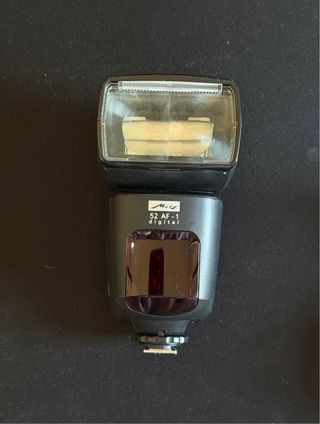 Cámara Nikon D5100 + objetivos + flash + bolsa