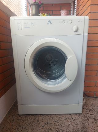Secadora en buen estado. Se entrega lista para usa