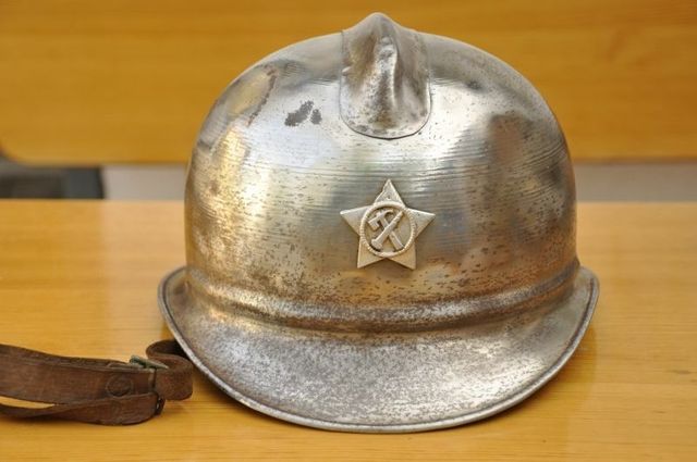 Antiguo casco de bombero años 20-30