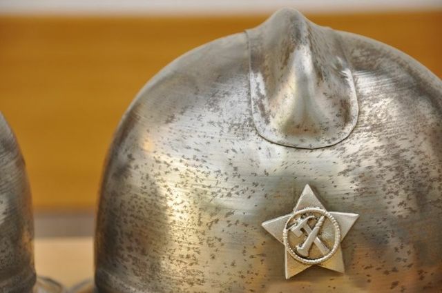 Antiguo casco de bombero años 20-30