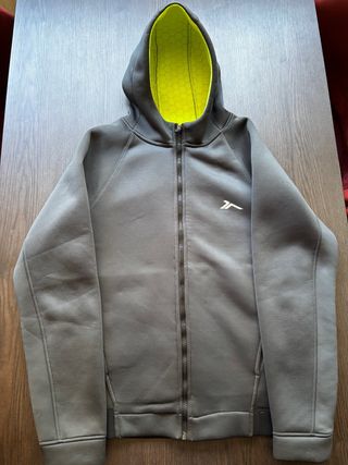 Sudadera deportiva térmica gris y verde