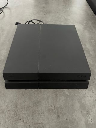 PlayStation 4 Negra + Mando Inalámbrico Original