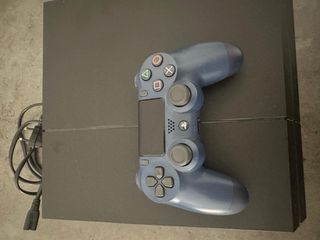 PlayStation 4 Negra + Mando Inalámbrico Original