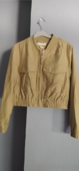 Chaqueta corta beige mujer