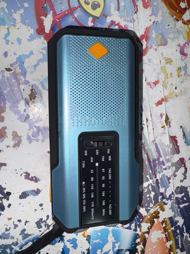 Radio solar  de emergencia y batería