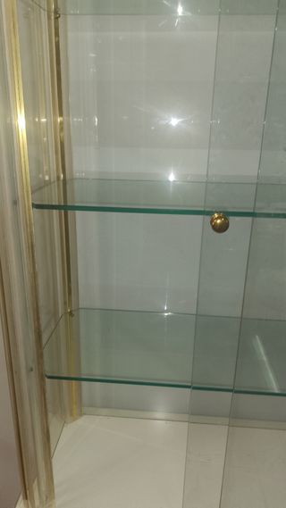 Vitrina blanca y cristal