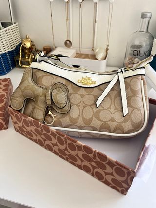 Bolso Coach Beige y Marrón con accesorio