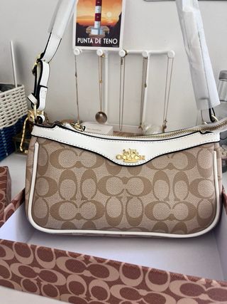 Bolso Coach Beige y Marrón con accesorio