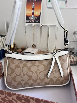 Bolso Coach Beige y Marrón con accesorio