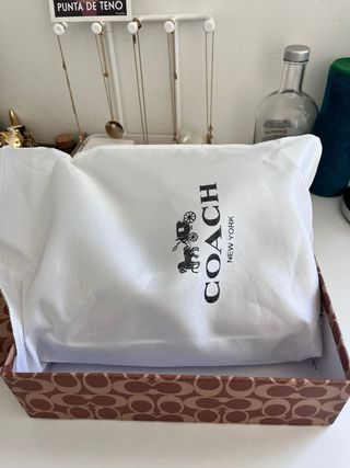 Bolso Coach Beige y Marrón con accesorio