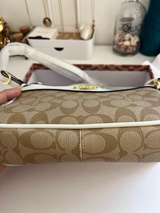 Bolso Coach Beige y Marrón con accesorio