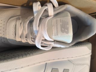 Zapatillas New Balance Unisex Blancas y Grises