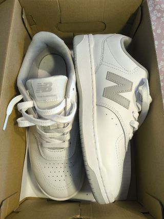 Zapatillas New Balance Unisex Blancas y Grises