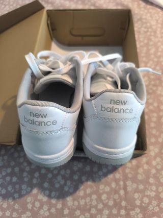 Zapatillas New Balance Unisex Blancas y Grises