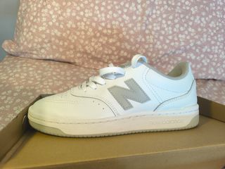 Zapatillas New Balance Unisex Blancas y Grises
