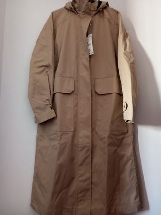 Parka técnica impermeable beige
